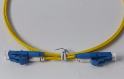 Żółty, krosowy patchcord światłowodowy SC LC, krótki but ROUND DX