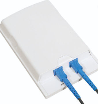 FTTH 2 rdzenie Światłowodowa skrzynka przyłączeniowa PC ABS 2 szt. Adaptery SC wewnątrz lub na zewnątrz