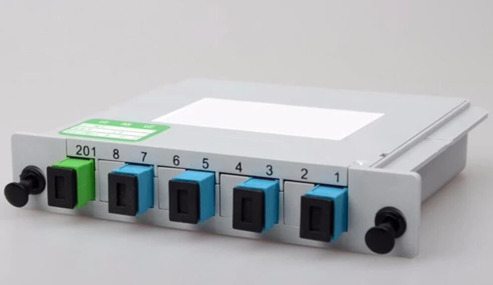 Kasetowy pasywny rozdzielacz światłowodowy 1X4 SC UPC PLC typu wtykowego