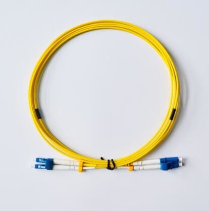 G657A Pigtail PVC LSZH Jednomodowy kabel krosowy Duplex LC / UPC do LC / UPC