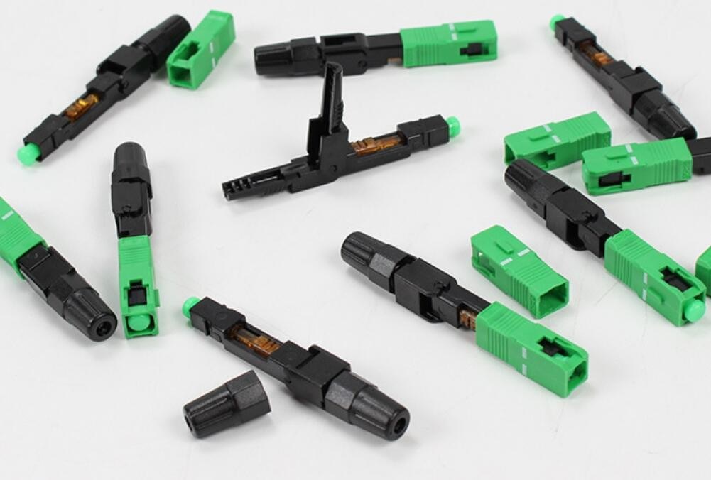 Wbudowany typ SC APC Quick Connector z pojedynczą formą Utrata wtrącania 0,3DB Typ polerowania